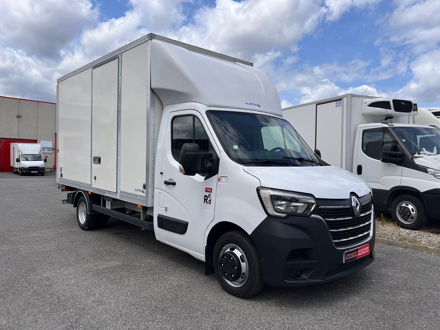 RENAULT MASTER III Caisse Déménagement 20 M3 2.3 DCI 160 Ch avec Climatisation, Hayon élévateur et Porte latérale