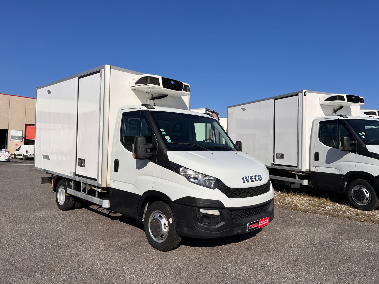 IVECO DAILY 35C13  Châssis Cabine Roues Jumelées 2.3 L 130 Ch Boite Automatique Frigorifique avec Climatisation + Porte latérale