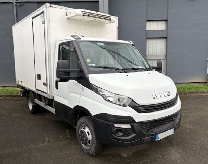 IVECO DAILY 35C14 CHASSIS CABINE ROUES JUMELÉES 2.3L 140 Ch Frigorifique Avec Climatisation, Porte latérale (Possibilité de montage Hayon élévateur) IVECO DAILY 35C14 CHASSIS CABINE ROUES JUMELÉES 2.3L 140 Ch Frigorifique Avec Climatisation, Porte latérale (Possibilité de montage Hayon élévateur)