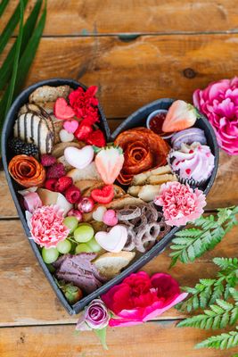 Large Heart Charcuterie (2ft)