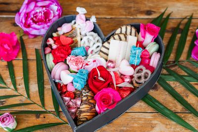 Medium Dessert Heart Charcuterie (1.5ft)