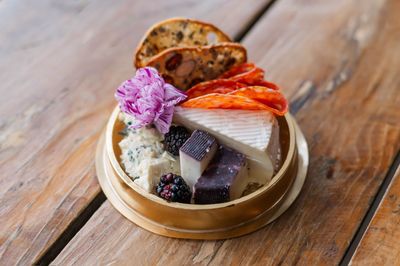 Golden Simply Cheese Globe