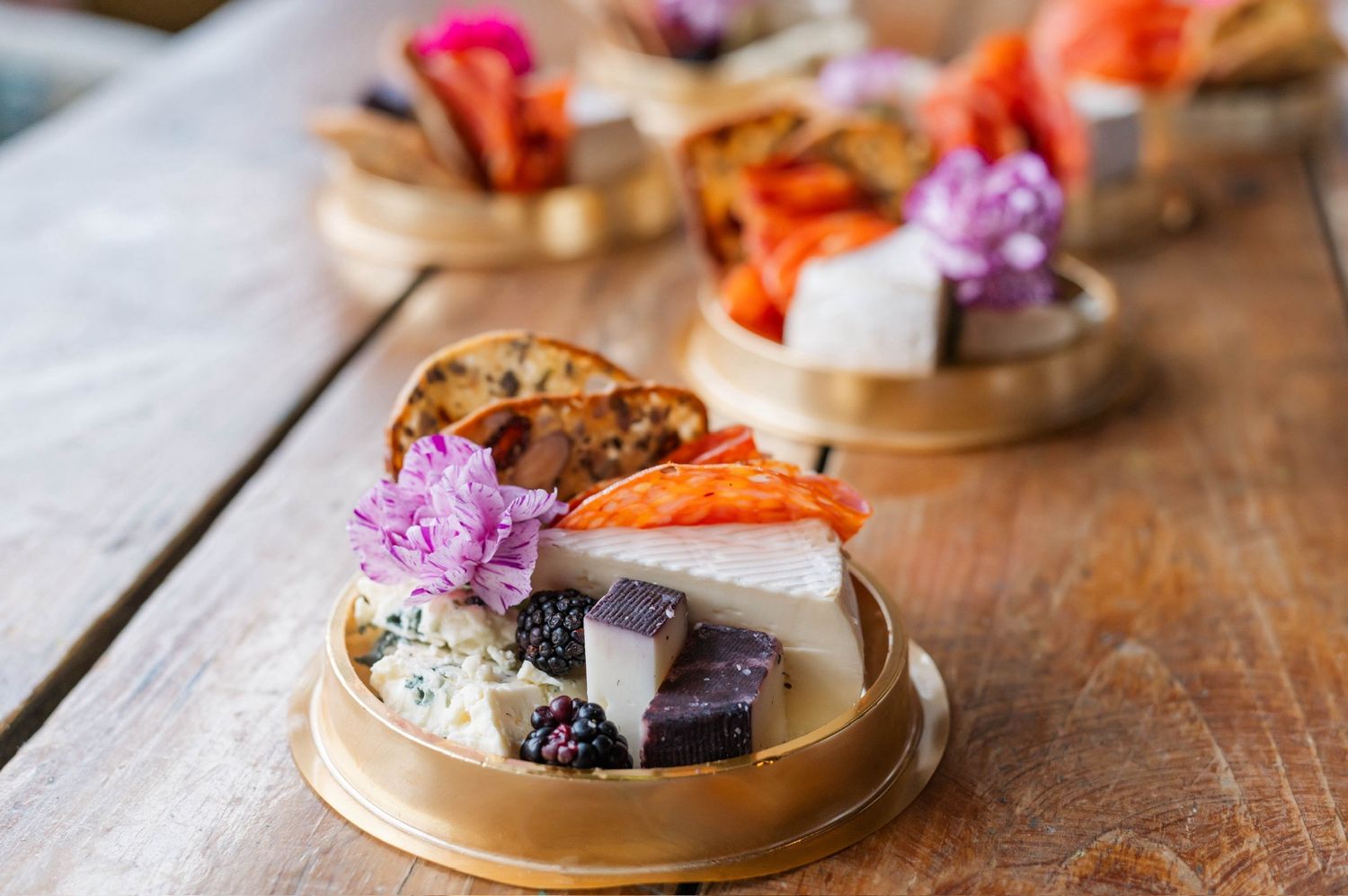 Golden Simply Cheese Globe