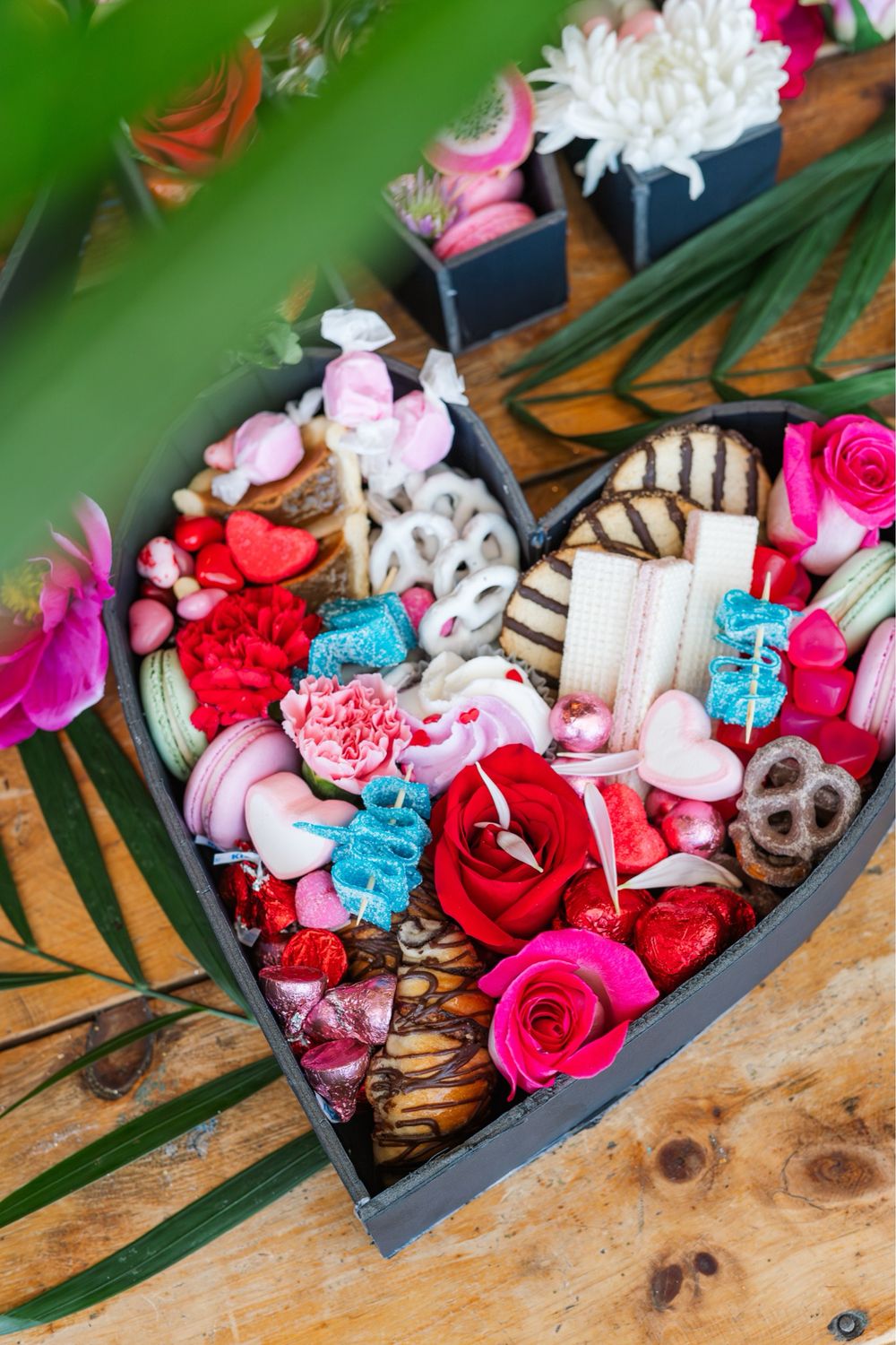Dessert Heart Charcuterie Small (1ft) Dessert Heart Charcuterie Small (1ft)