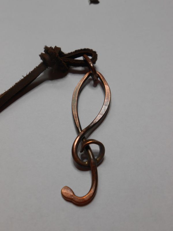Anhänger aus Kupfer handgeschmiedet mit Violinschlüssel 70 mm