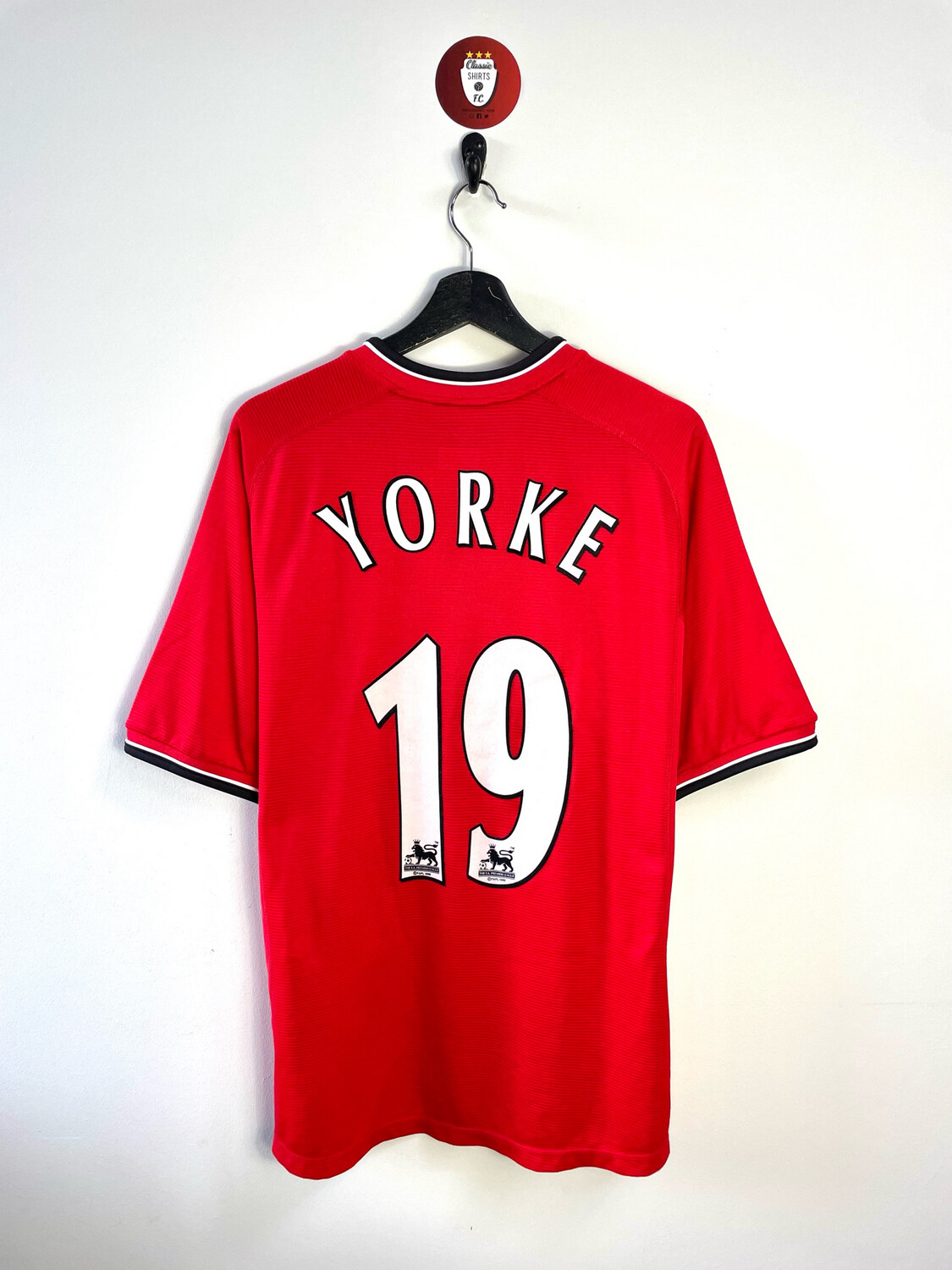 Manchester United Yorke 2000-01 home shirt