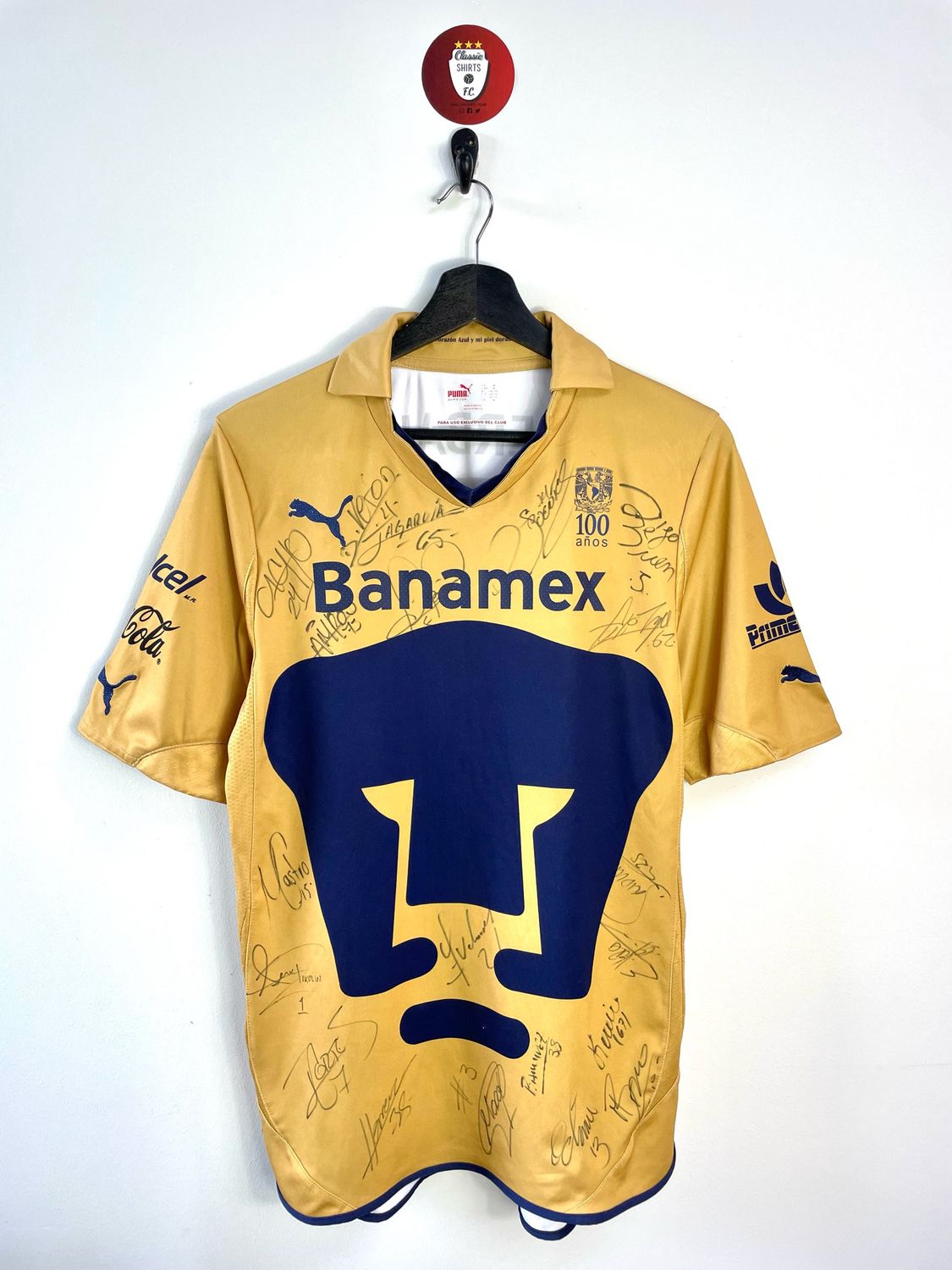 Unam Pumas 2010-11 third shirt signed playerissue