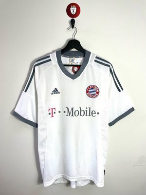Bayern Munich 2002-03 away shirt