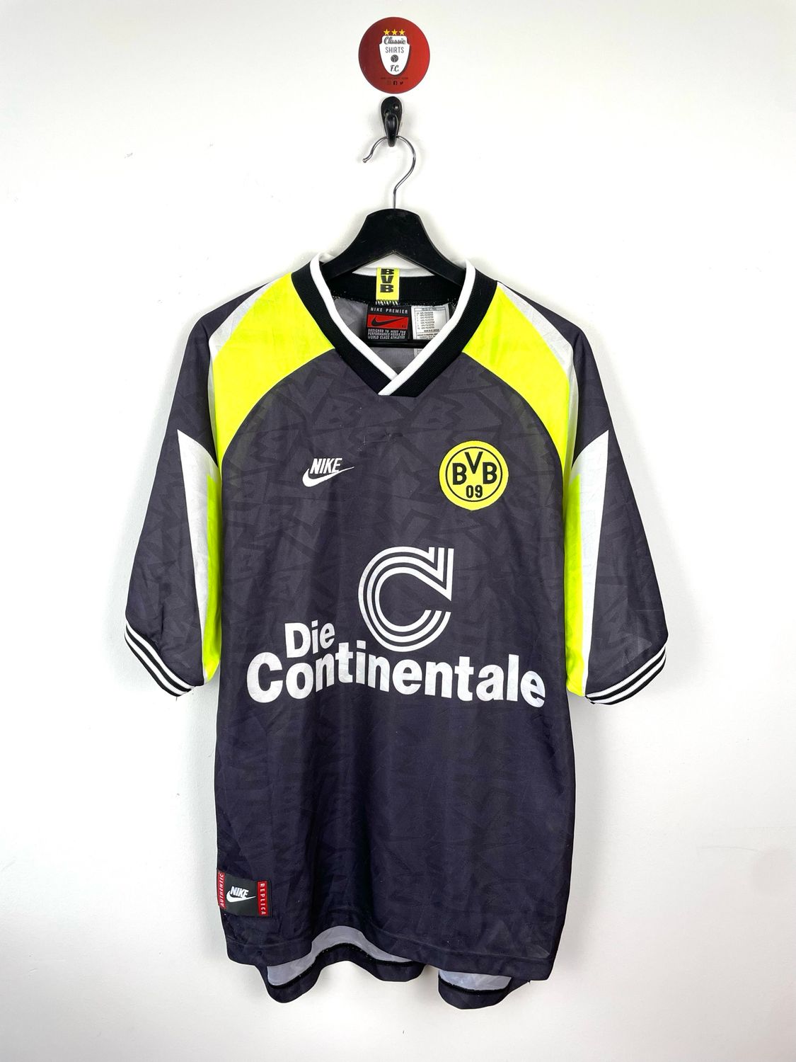 Borussia Dortmund 1995-96 away shirt