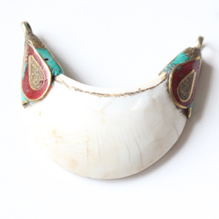 Shell pendant with Turquoise &amp; coral 55x30mm