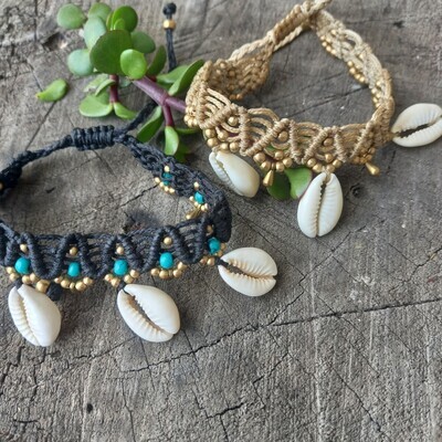 cowry anklet/bracelet cream