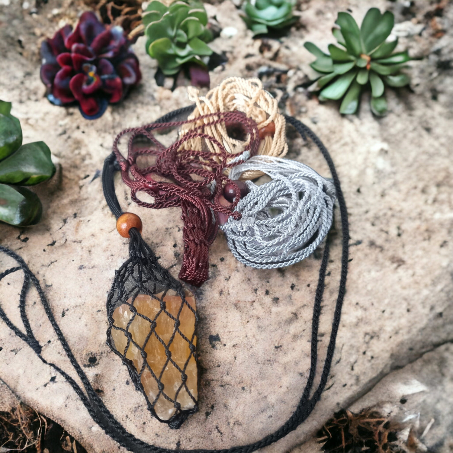 Macrame pocket black