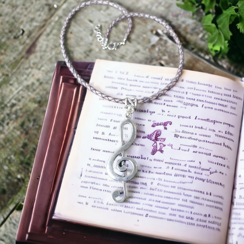 Music note necklace 