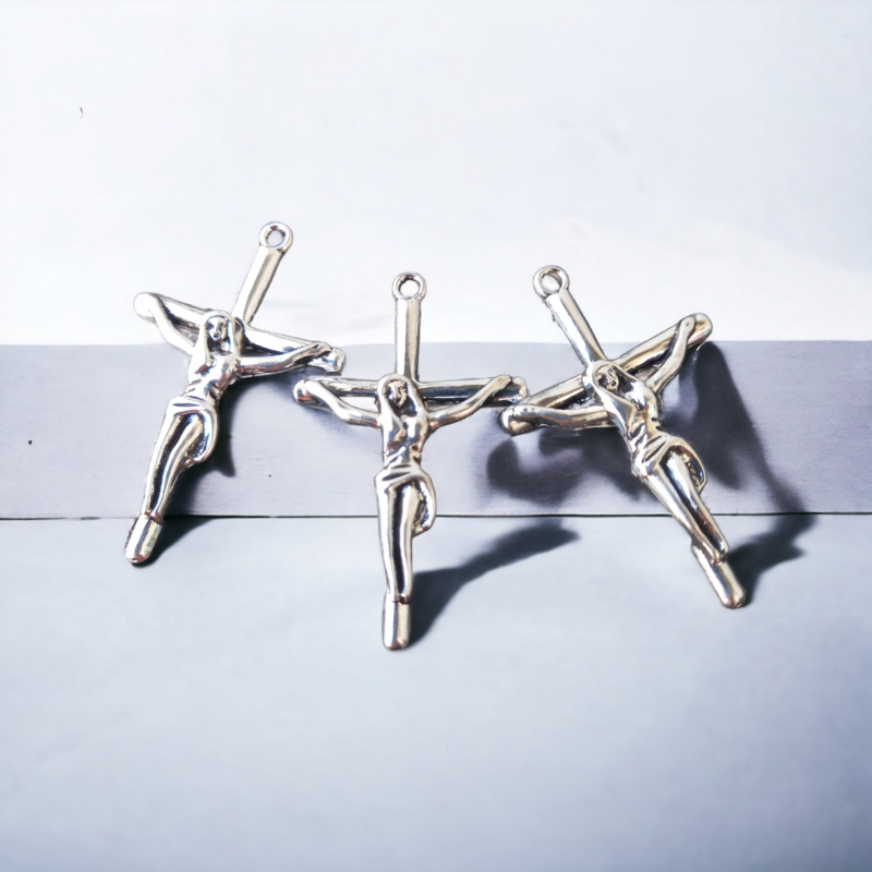 Crucifix pendant(10)