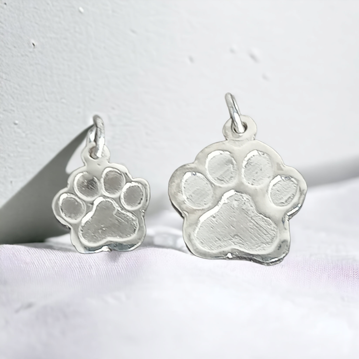 Dog paw(13x9mm)