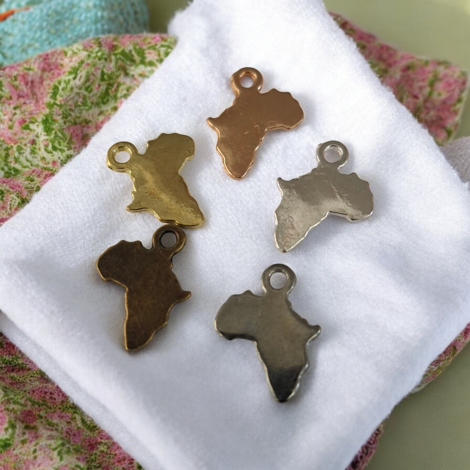 FC001N: Charm Africa (50 pieces) Gold