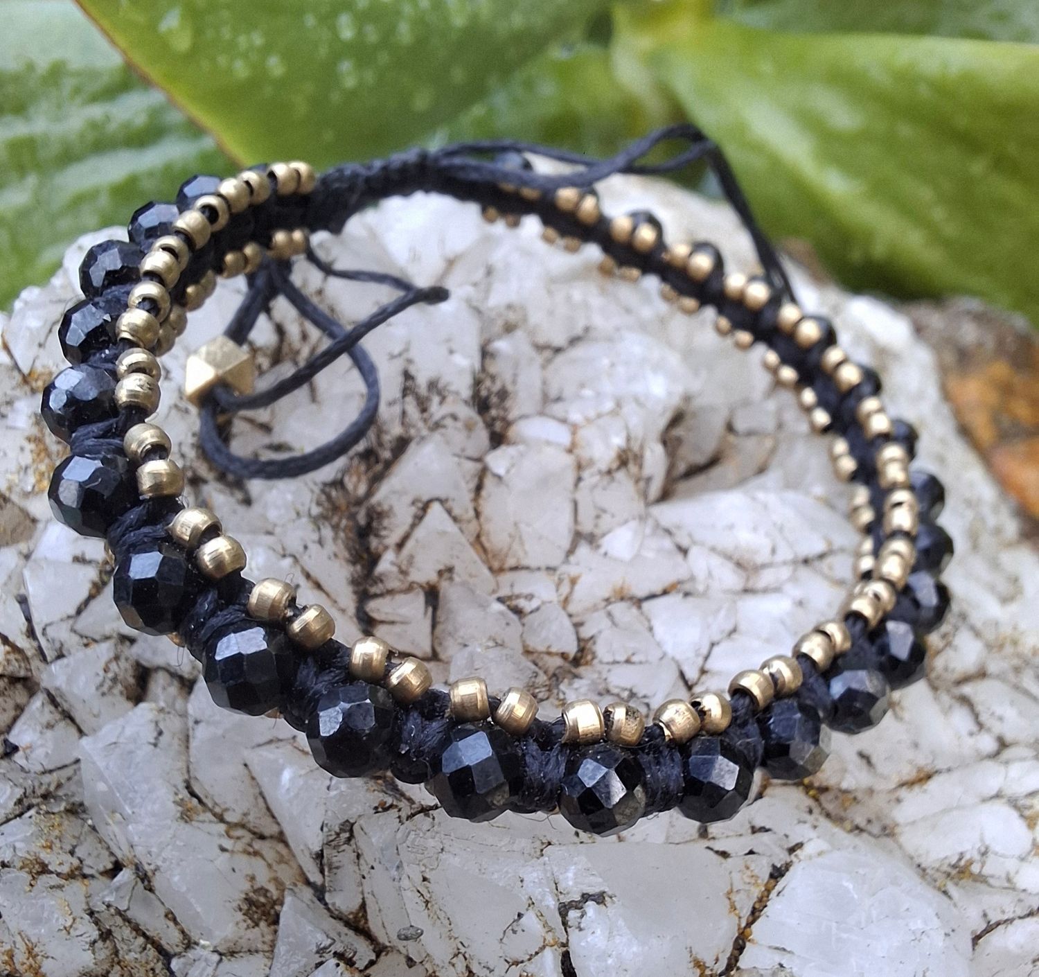 MC04. Macrame Black Spinal bracelet