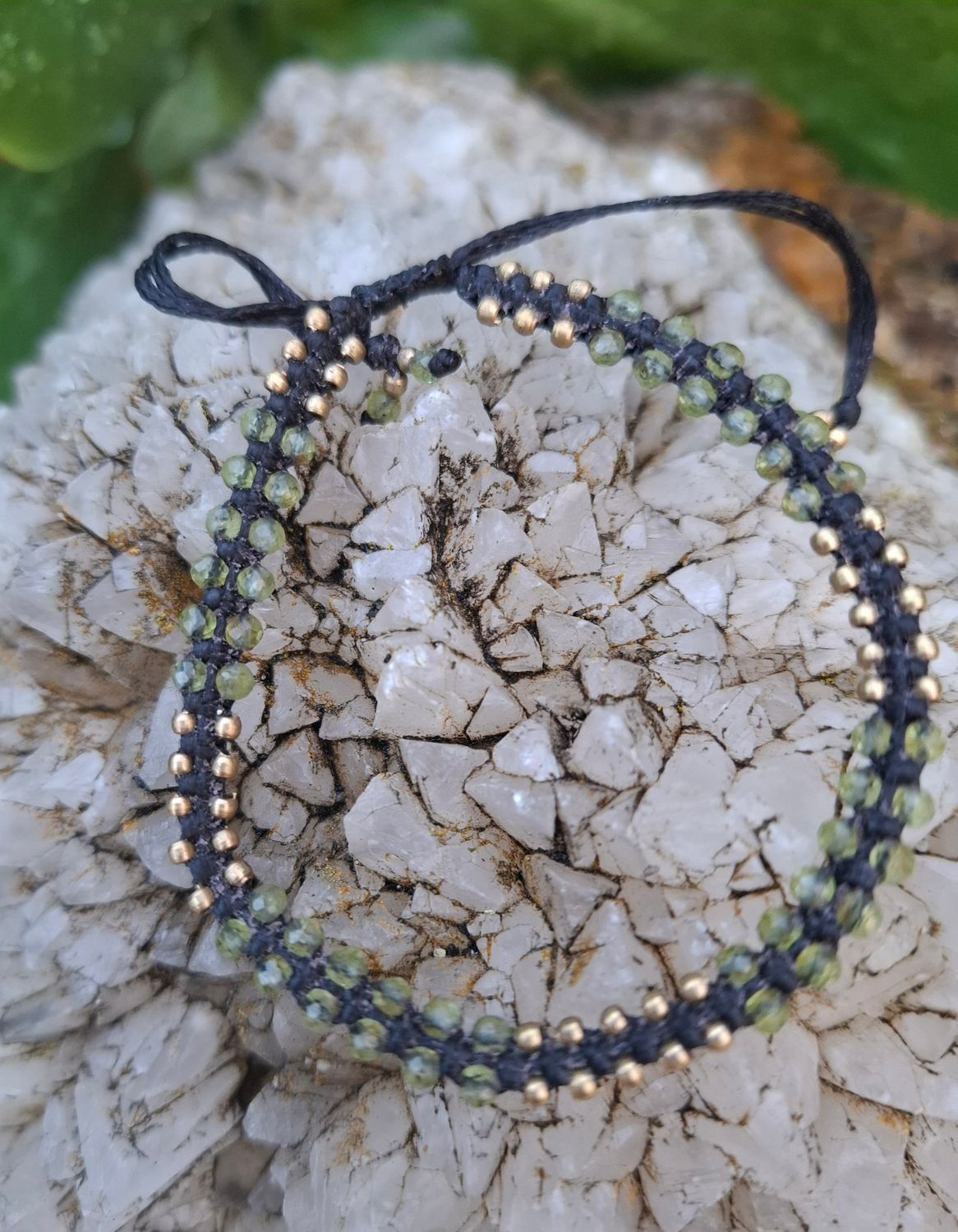MC03:. Macrame Peridot bracelet