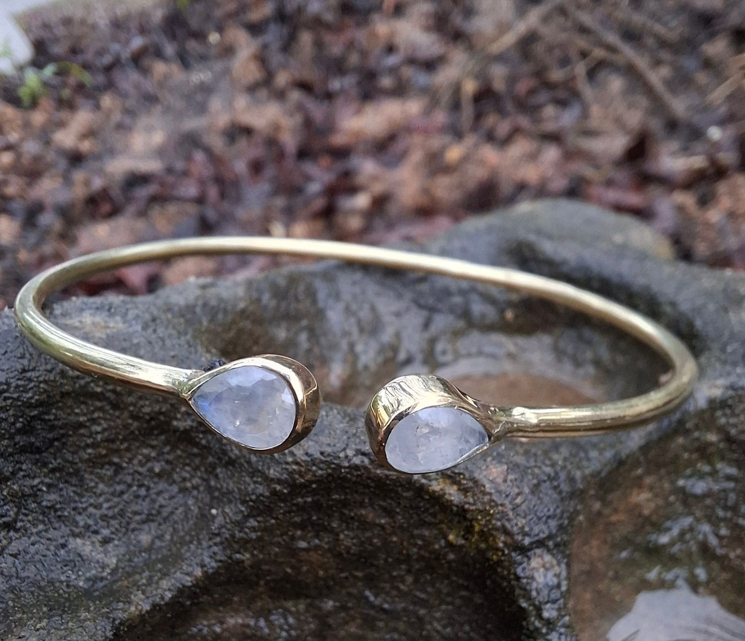  BBK01:Brass bracelet Moonstone 