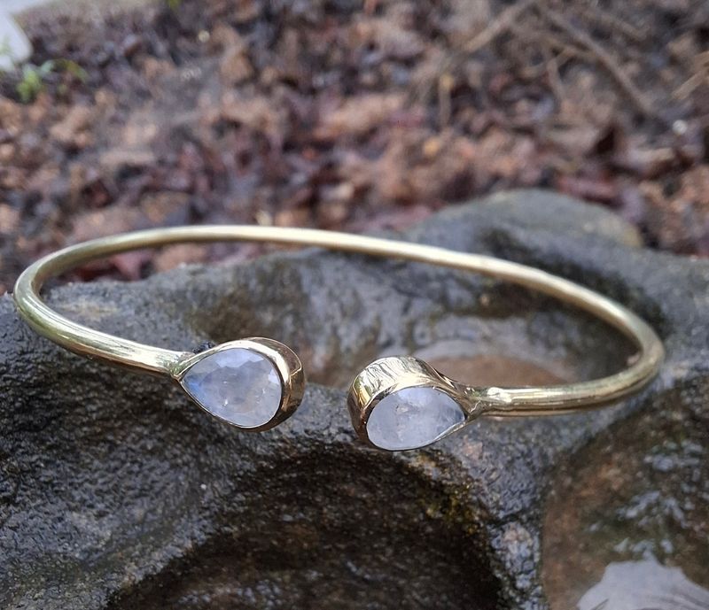  BBK01:Brass bracelet Moonstone 