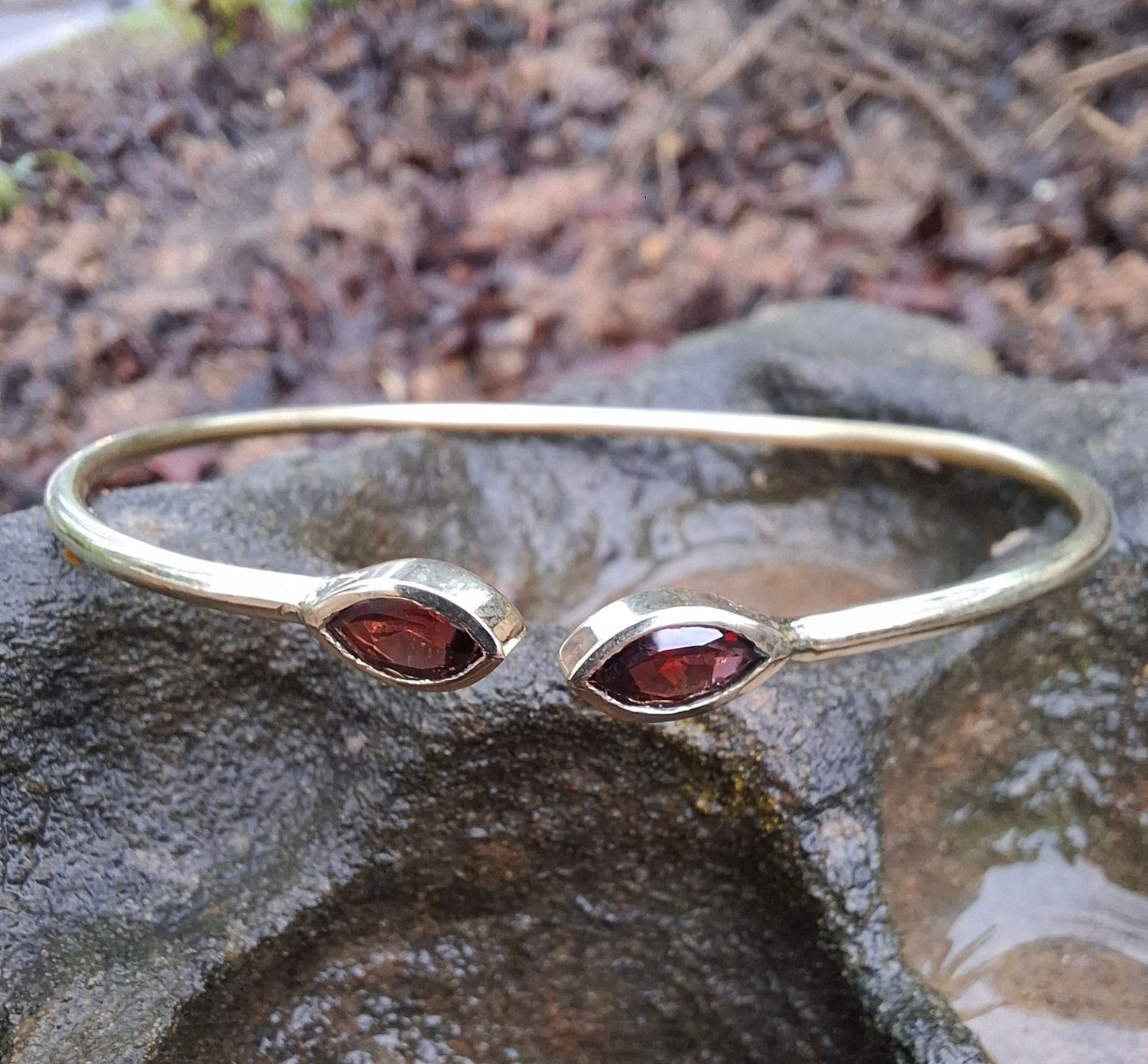  BBK04:Brass bracelet Garnet 