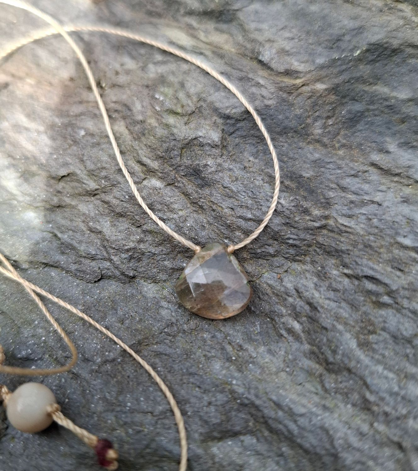 OS007: Chocker Labradorite 