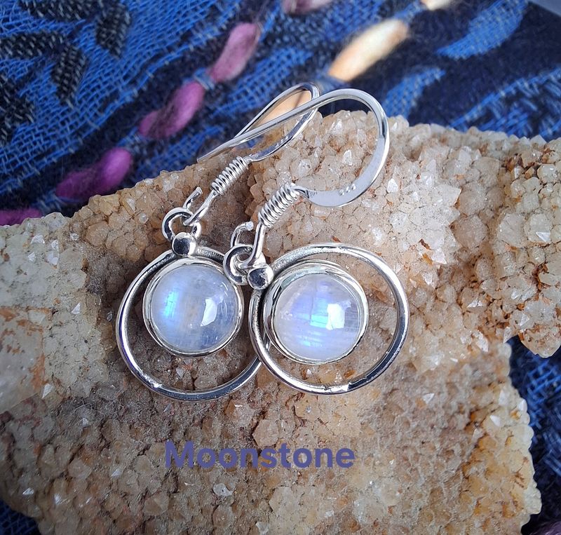925 Sterling Siver: Moonstone 