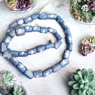 Camel Bone 015:navy blue and white