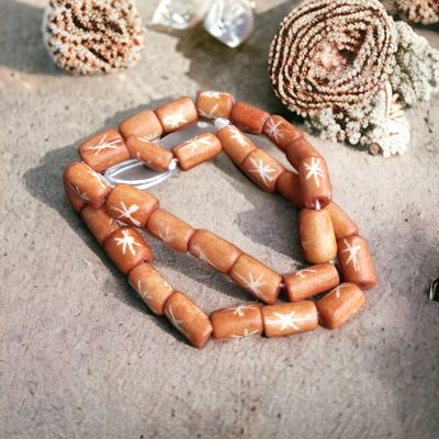 Camel Bone 016: brown and white