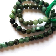 Emerald Facetted 5mm   (+-68 beads)