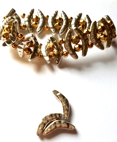 SP39724 : Two Hole Spacer (20 pieces) 22x6cm