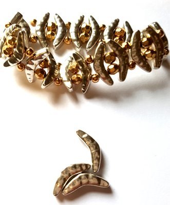 SP39724 : Two Hole Spacer (20 pieces) 22x6cm