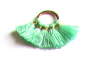 tas027: Turq Tassle  (20 pieces)