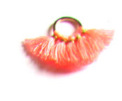 tas032: Peach Tassle  (20 pieces)