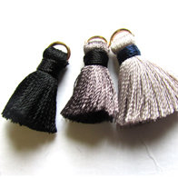 tas051:  Dark Grey Tassle  2cm (20 pieces)