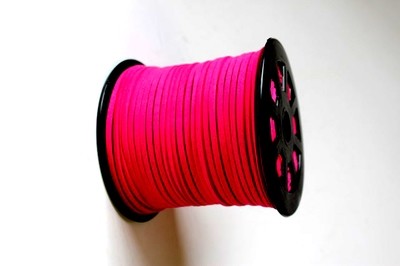su073: Suede fuchia pink 3mm