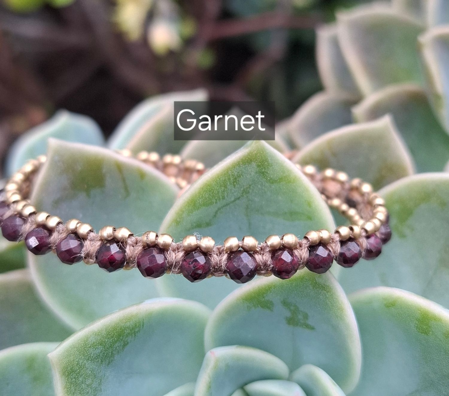 MC08. Macrame Garnet