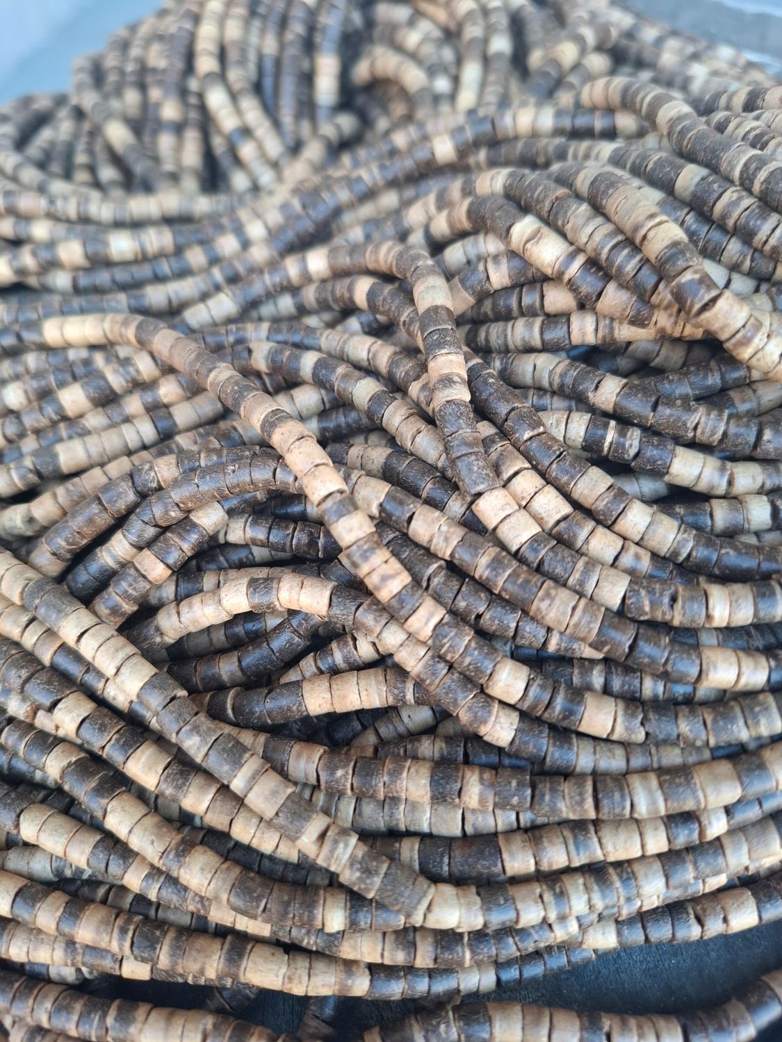 cnut001: Coconut 6mm(60 cm string)