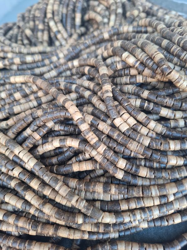 cnut001: Coconut 6mm(60 cm string)