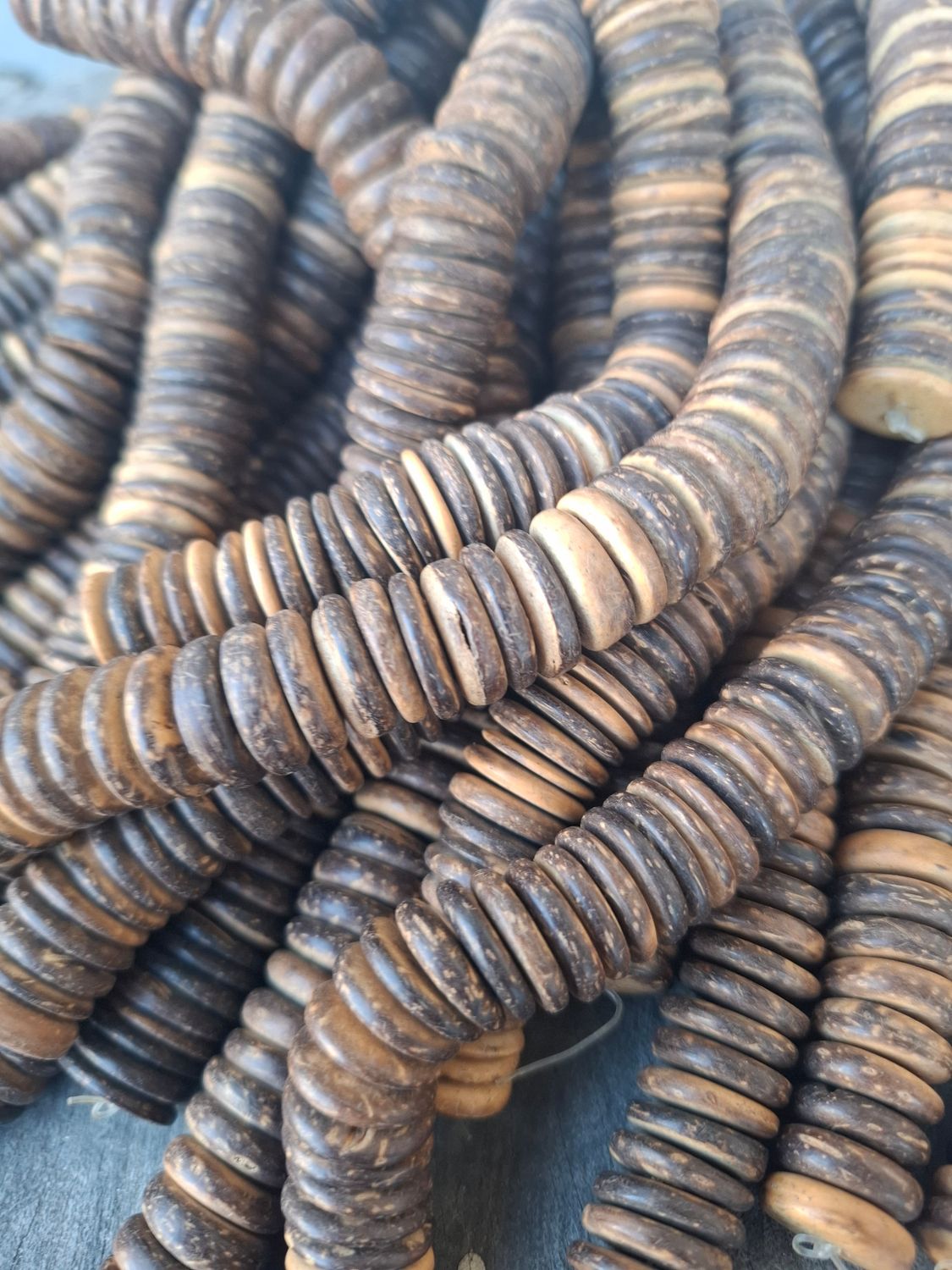 cnut001: Coconut 15mm(40 cm string)