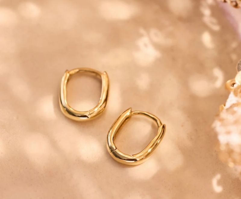 Huggie: kc gold(18x16mm)
