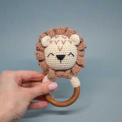 Amigurumi crochet pattern, lion rattle toy, zodiac leo gift, crochet rattle with teether ring, pdf and video tutorial, gift for grandchild