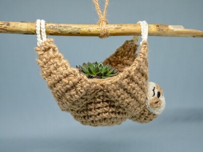 Crochet pattern plant hanger, sloth planter crochet pattern, wall planter indoor, DIY housewarming gift