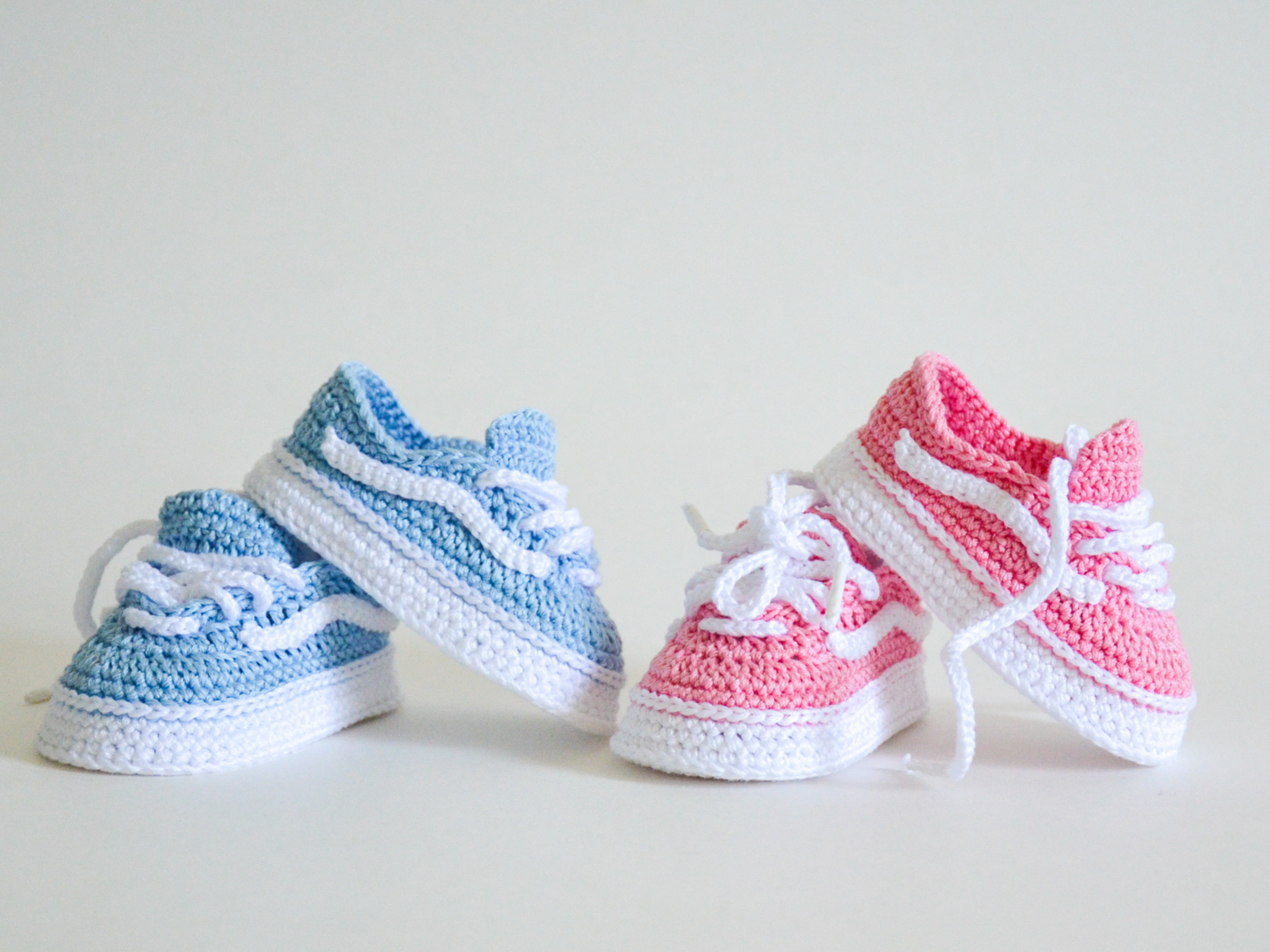 Crochet pattern baby booties, baby girl boy shoes 4 sizes, baby shower gift sneakers