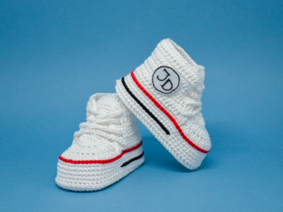 Crochet baby shoes PATTERN, high top baby sneakers with stars, monogrammed baby booties, personalized newborn baby gift idea