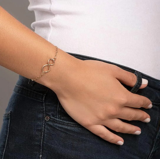 Gold-plated bracelet with infinity symbol