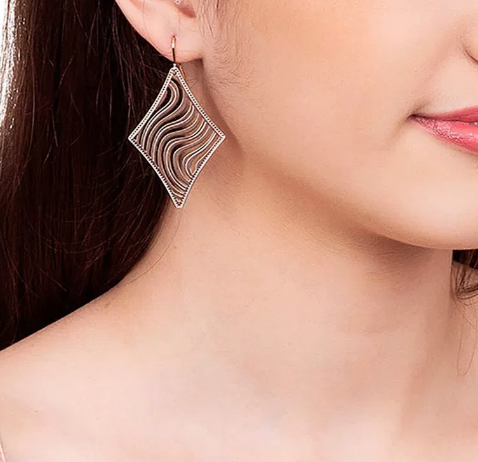 Gold-plated diamond earring