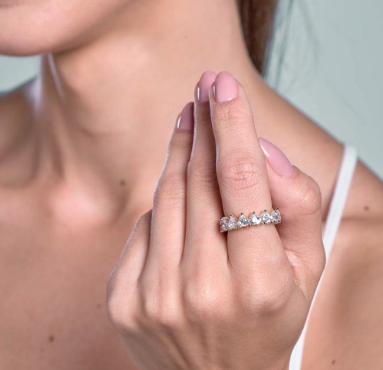 Gold-plated studded ring with white zirconia in the shape of a heart