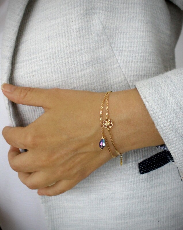 Gold-plated flower bracelet with tanzanite AB Swarovski crystals