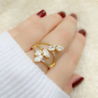 Gold-plated leaves set ring with zirconia
